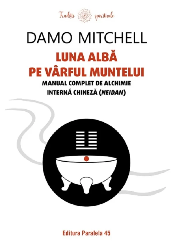 Luna alba pe varful muntelui